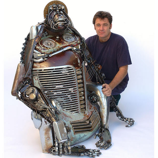 Illustration for article titled These Sculptures Turn Car Parts Into An Entire Animal Kingdom